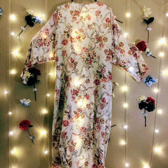 A Valentino Neiman Marcus floral kimono - Picture 5 of 6